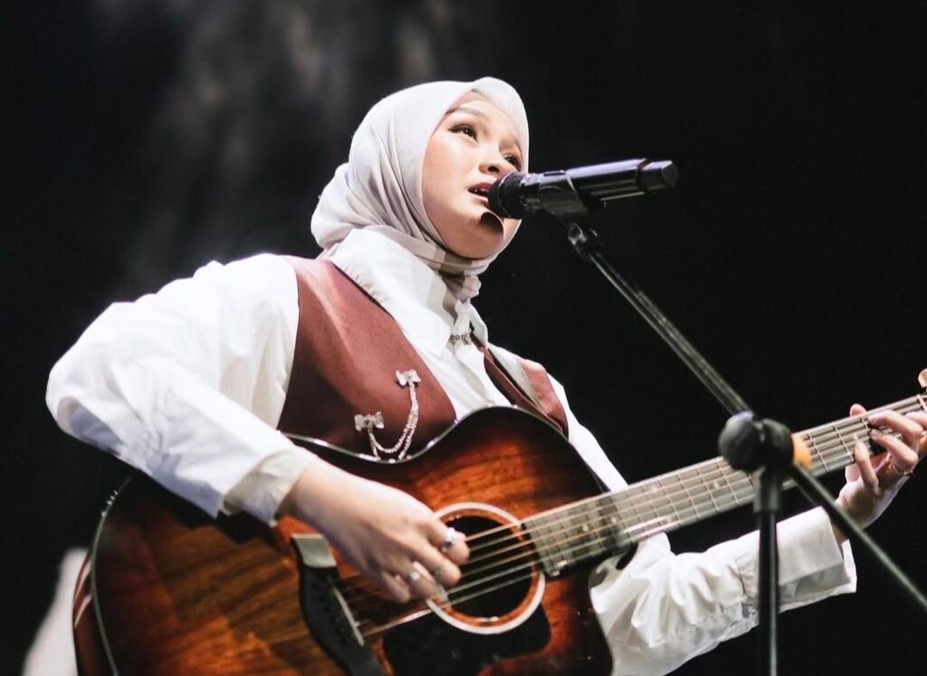 Salma Salsabil Umumkan Kelahiran Anak Pertama di Pestapora 2025, Usai 5 Bulan Hiatus