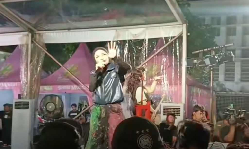 Konser Kotak dan Armand Maulana Dihentikan, Bau Gas Diduga Bikin Pengunjung Sesak