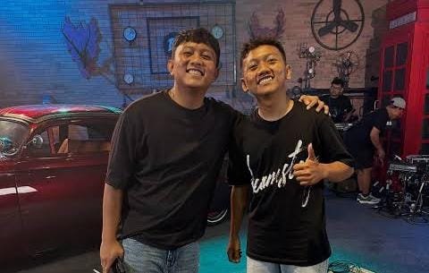Denny Caknan Bertemu Sosok Mirip Dirinya, Caption Singkatnya Jadi Sorotan